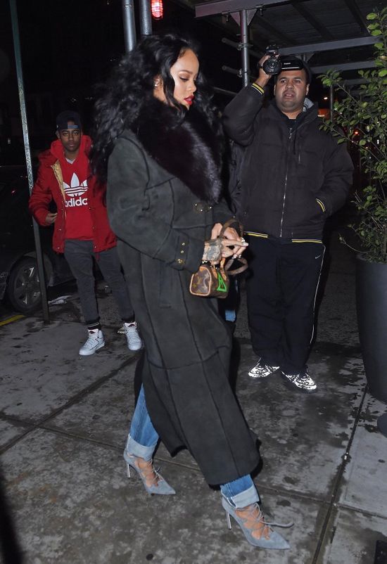 Tych dwoje zostało przyłapanych na CAŁOWANIU!