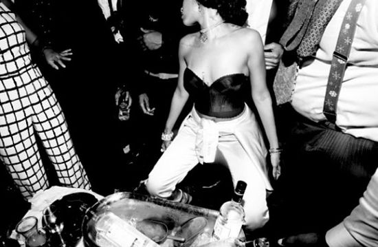 Tak na Sylwestra bawiła się Rihanna (FOTO) Tak na Sylwestra bawiła się Rihanna (FOTO)