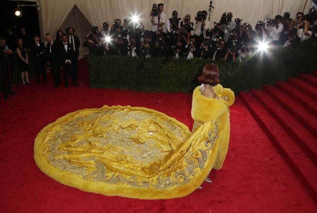 Rihanna w największej kreacji na gali MET (FOTO)