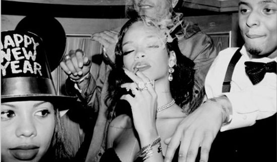 Tak na Sylwestra bawiła się Rihanna (FOTO) Tak na Sylwestra bawiła się Rihanna (FOTO)