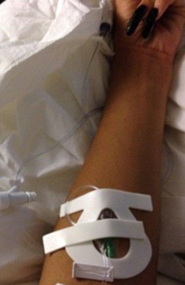 Kelly Osbourne wylądowała pod kroplówką (FOTO)