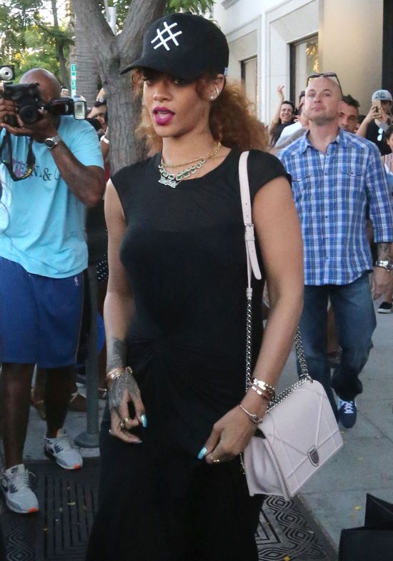 Rihanna już nie chodzi na zakupy w stroju kąpielowym (FOTO)