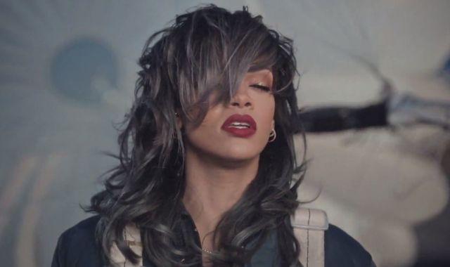 Rihanna pokazała sterczące sutki w nowym klipie!