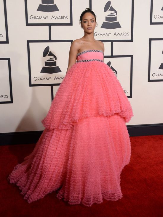 Co miała na sobie Rihanna podczas rozdania nagród Grammy? 