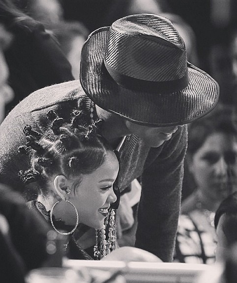 To najbrzydsza fryzura Rihanny? (FOTO)