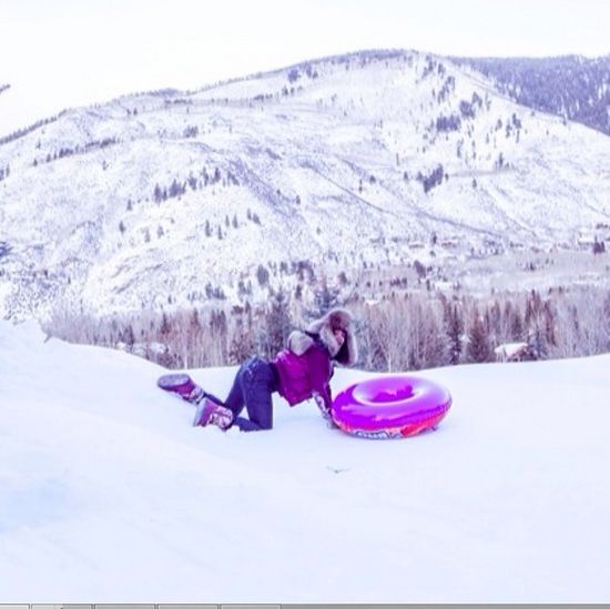 Rihanna bawi się w Aspen (FOTO) Rihanna bawi się w Aspen (FOTO)