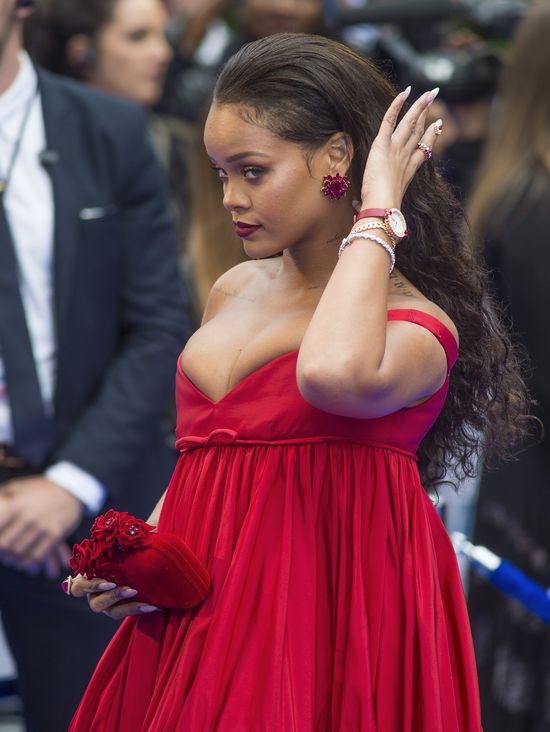 Rihanna zawsze była o NIĄ zazdrosna, teraz ziścił się jej koszmar