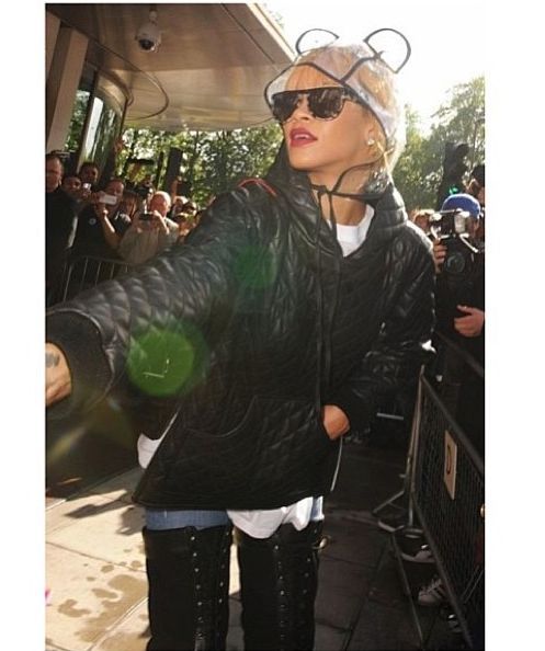 Rihanna przygotowała się na angielską pogodę (FOTO)
