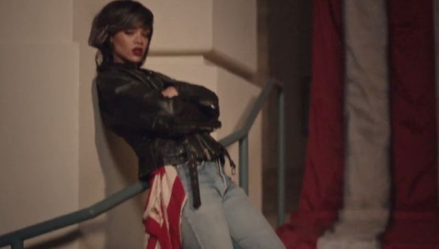 Rihanna pokazała sterczące sutki w nowym klipie!