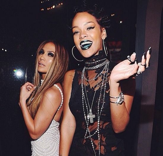 To najbrzydsza fryzura Rihanny? (FOTO)