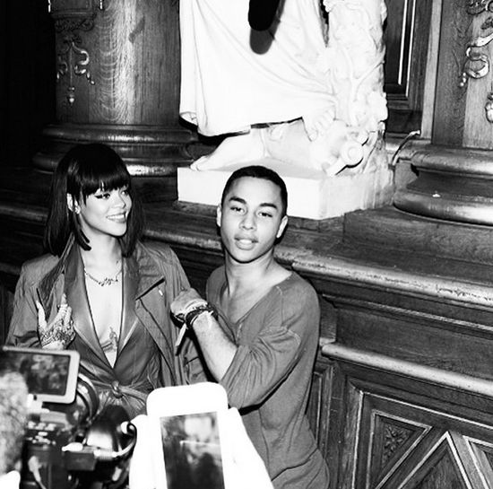 Rihanna - seks bomba w kolorze khaki (FOTO) Rihanna - seks bomba w kolorze khaki (FOTO)