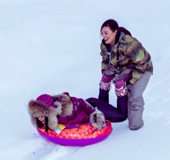 Rihanna bawi się w Aspen (FOTO) Rihanna bawi się w Aspen (FOTO)