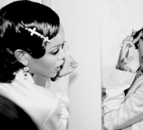 Tak na Sylwestra bawiła się Rihanna (FOTO) Tak na Sylwestra bawiła się Rihanna (FOTO)