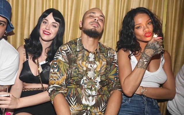 Fałdki Katy Perry i Rihanna bez stanika na ostrej popijawie Fałdki Katy Perry i Rihanna bez stanika na ostrej popijawie