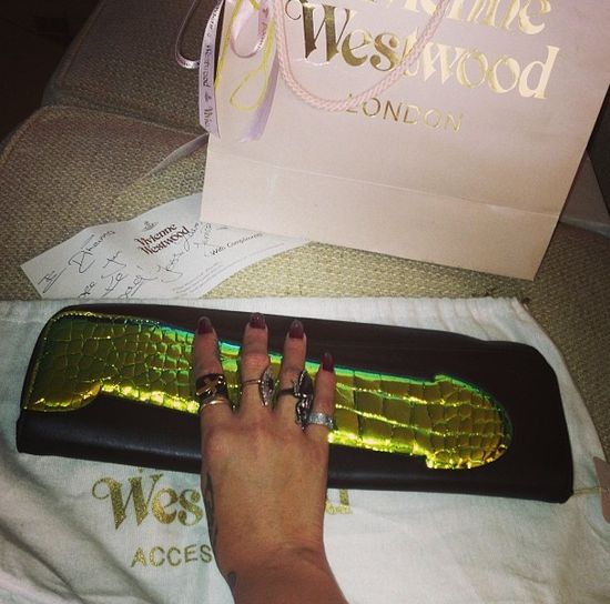 Rihanna przedrzeźnia Miley Cyrus (FOTO)