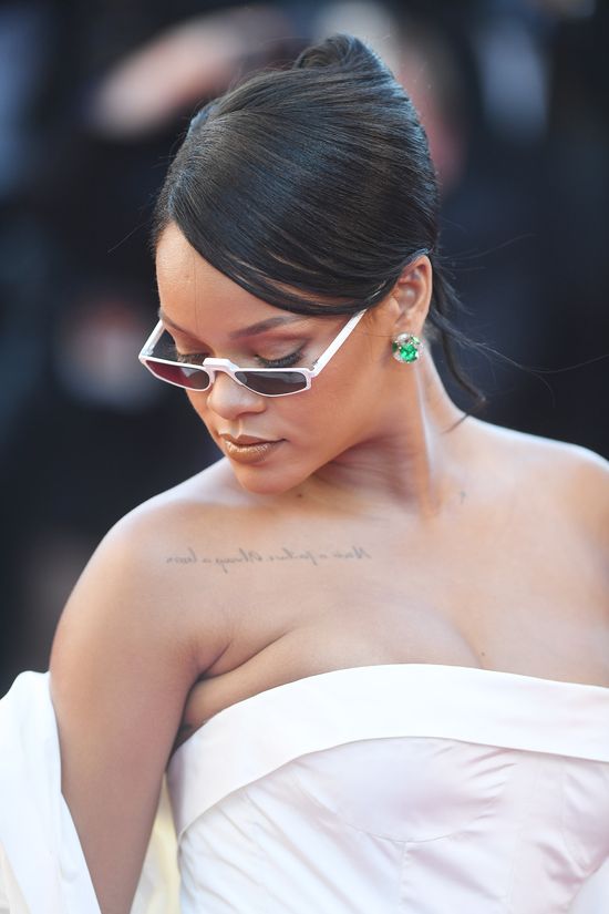 Po okrutnym komentarzu hejtera na Twitterze, Rihanna zrobiła TO