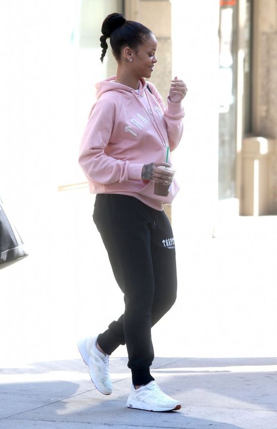 Ten moment, w którym ikona mody stawia na różowe dresy (FOTO)