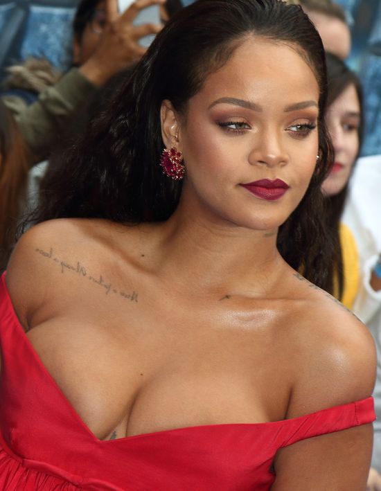 Czy to biust karmiącej bliźniaki Beyonce? Nieee!