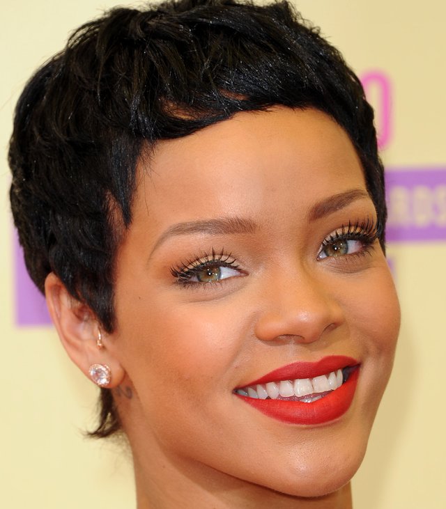 Rihanna w nowej fryzurze na MTV Video Music Awards (FOTO)
