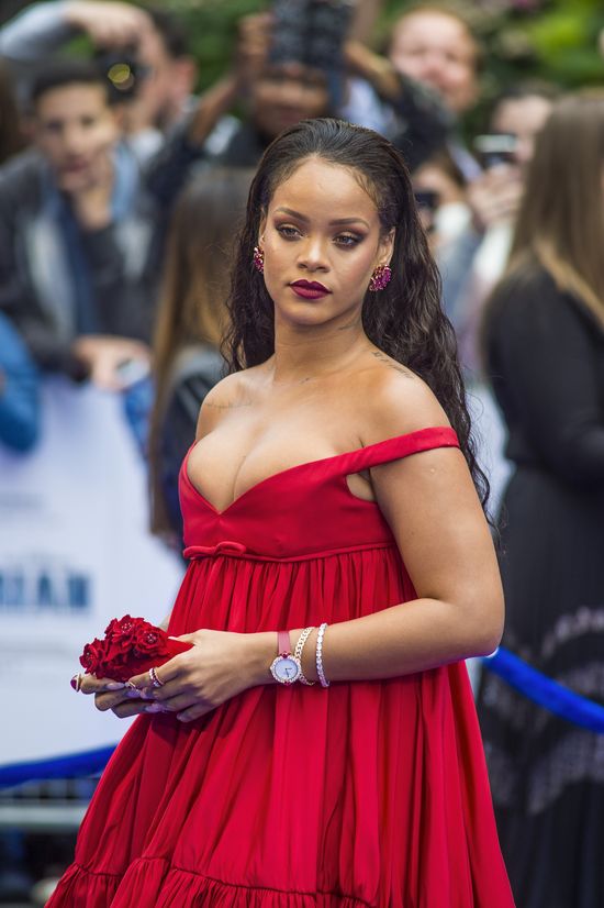 Czy to biust karmiącej bliźniaki Beyonce? Nieee!