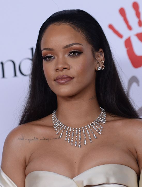 Rihanna odwołuje trasę, bo jest w CIĄŻY? Rihanna odwołuje trasę, bo jest w CIĄŻY?