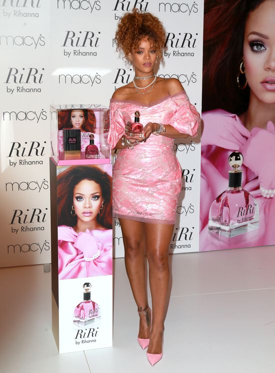 Rihanna promuje perfumy, a fani pytają: Gdzie nowa płyta? Rihanna promuje perfumy, a fani pytają: Gdzie nowa płyta?