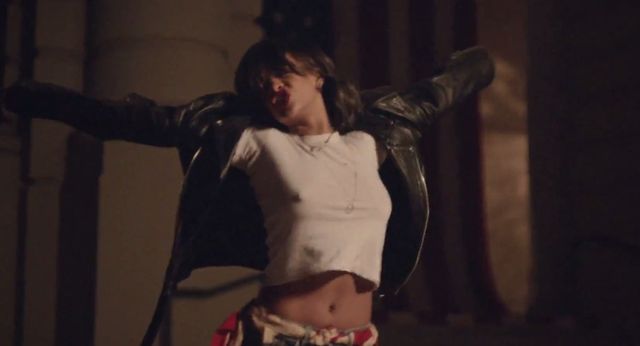 Rihanna pokazała sterczące sutki w nowym klipie!