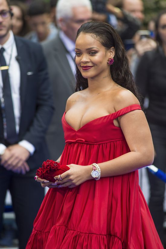 Czy to biust karmiącej bliźniaki Beyonce? Nieee!