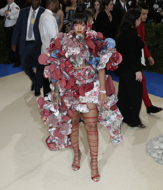 Po okrutnym komentarzu hejtera na Twitterze, Rihanna zrobiła TO