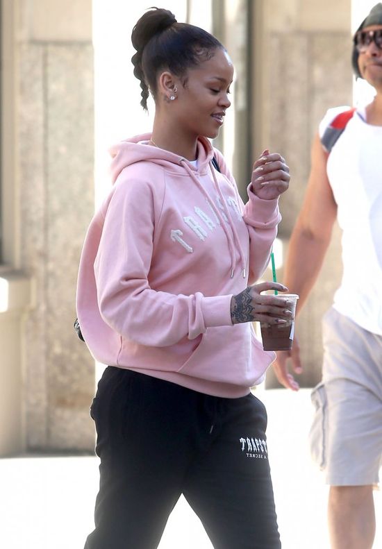 Ten moment, w którym ikona mody stawia na różowe dresy (FOTO)