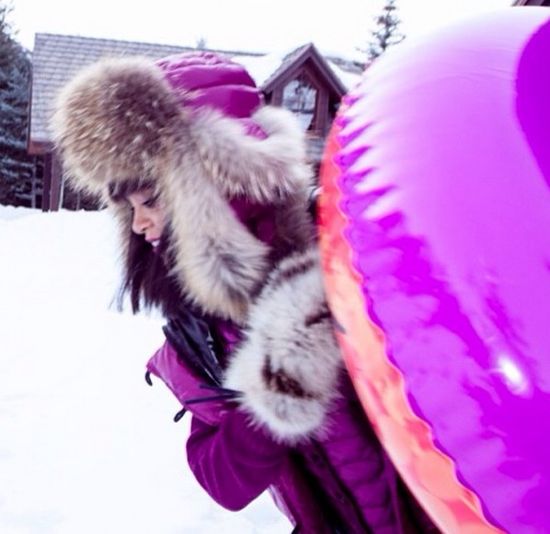 Rihanna bawi się w Aspen (FOTO) Rihanna bawi się w Aspen (FOTO)