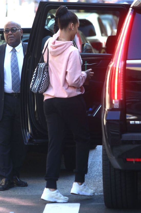 Ten moment, w którym ikona mody stawia na różowe dresy (FOTO)