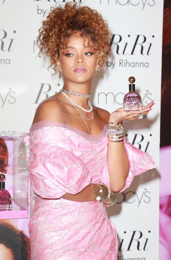 Rihanna promuje perfumy, a fani pytają: Gdzie nowa płyta? Rihanna promuje perfumy, a fani pytają: Gdzie nowa płyta?