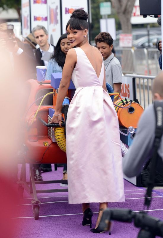 Tym razem to NIE kreacja Rihanny zaskakiwała (FOTO)