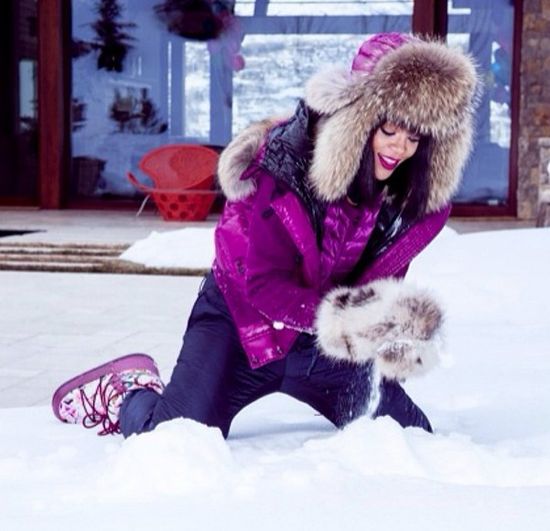 Rihanna bawi się w Aspen (FOTO) Rihanna bawi się w Aspen (FOTO)