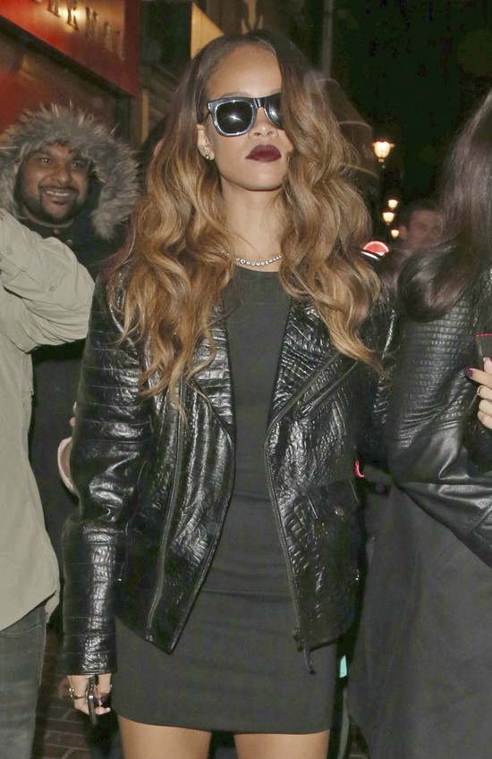 Rihanna ma coraz bujniejszą fryzurę (FOTO)