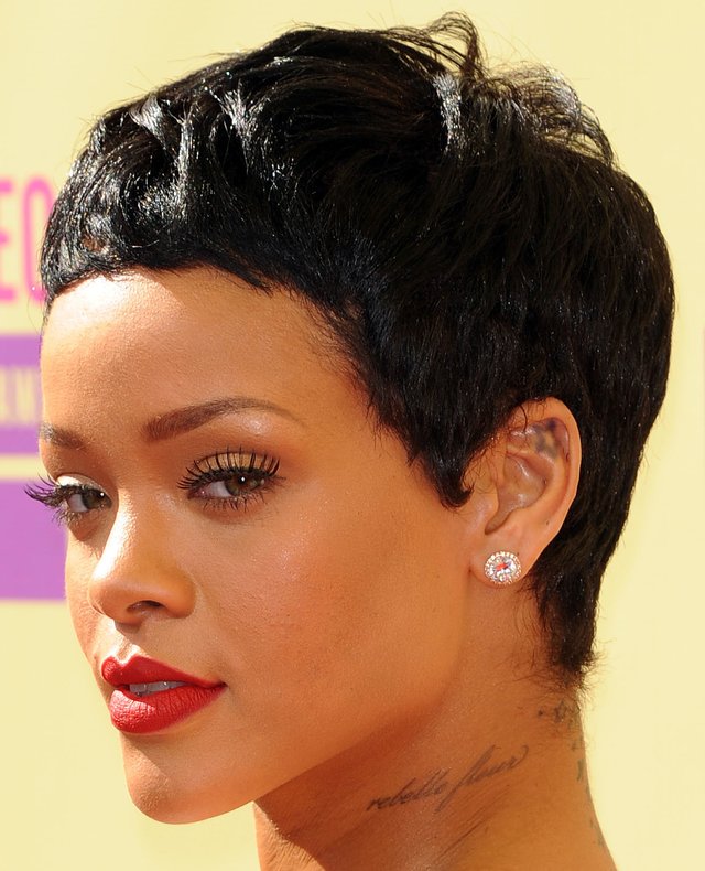 Rihanna w nowej fryzurze na MTV Video Music Awards (FOTO)