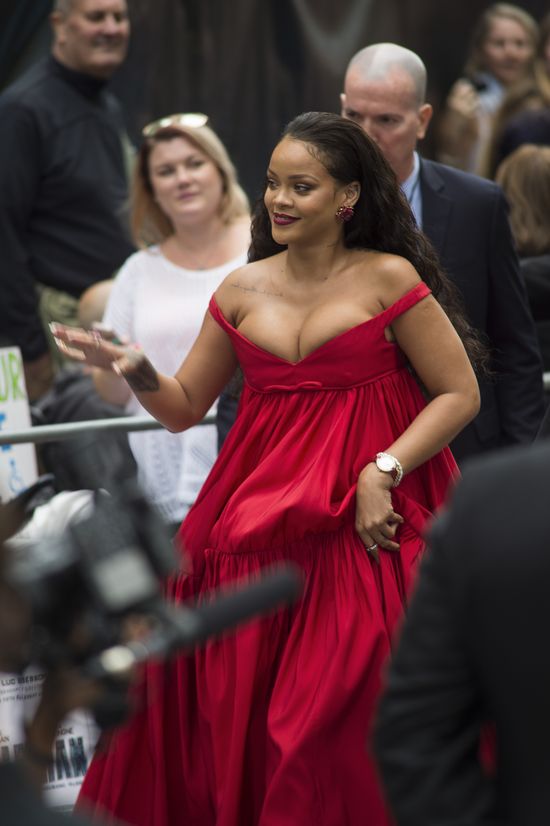 Czy to biust karmiącej bliźniaki Beyonce? Nieee!