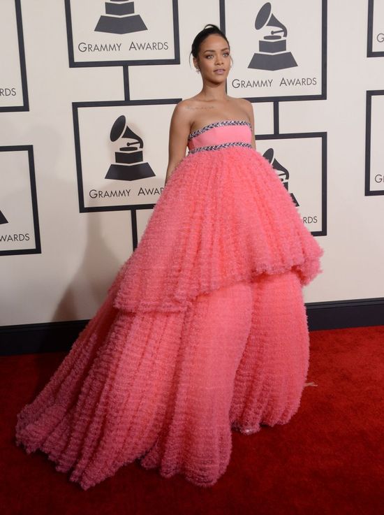 Co miała na sobie Rihanna podczas rozdania nagród Grammy? 