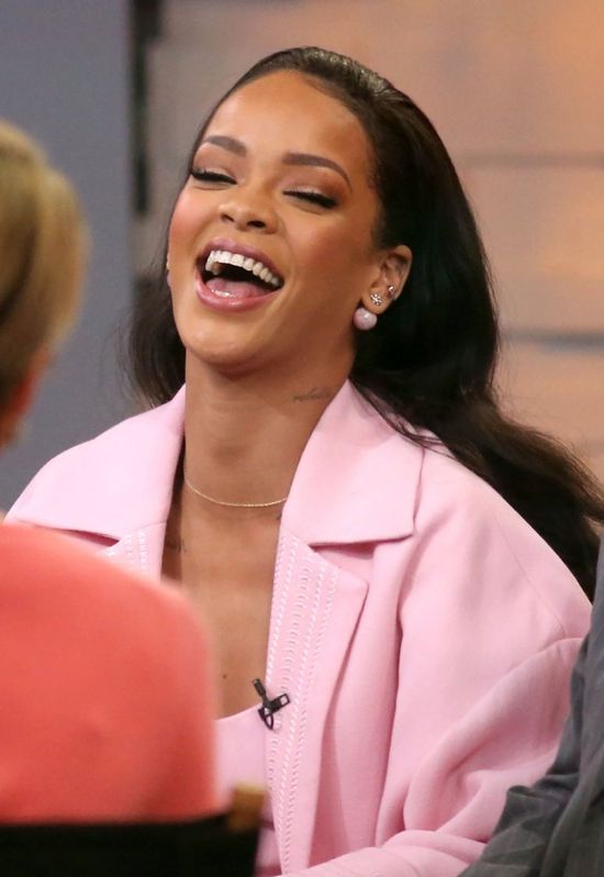 Rihanna -  landrynka w różowym futerku? (FOTO)