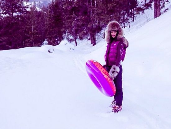 Rihanna bawi się w Aspen (FOTO) Rihanna bawi się w Aspen (FOTO)