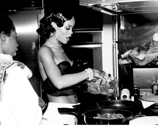 Tak na Sylwestra bawiła się Rihanna (FOTO) Tak na Sylwestra bawiła się Rihanna (FOTO)