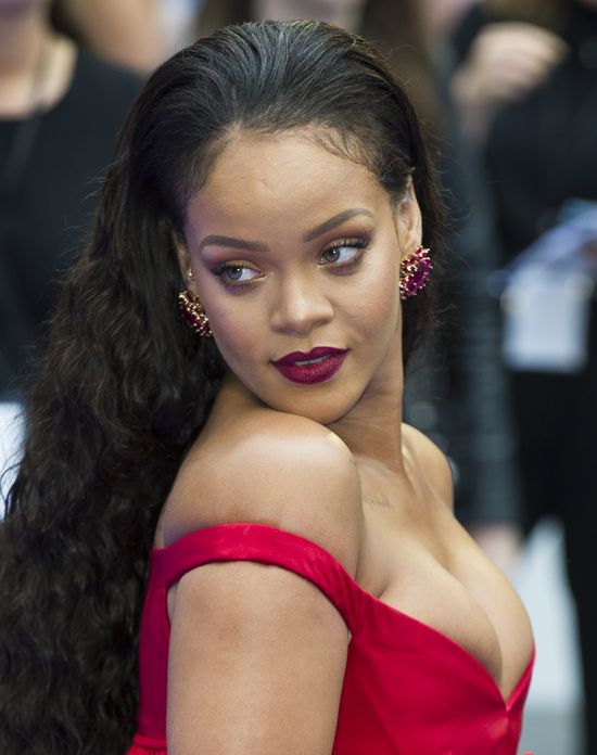 Czy to biust karmiącej bliźniaki Beyonce? Nieee!