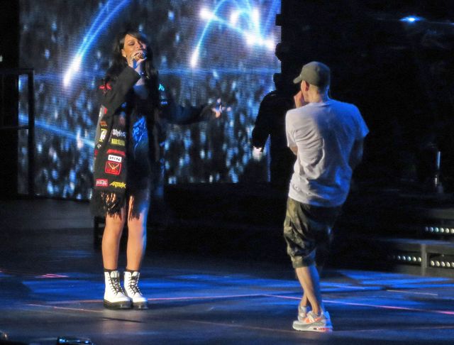Rihanna daje czadu na jednej scenie z Eminemem (FOTO) Rihanna daje czadu na jednej scenie z Eminemem (FOTO)