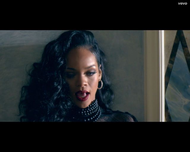 Rihanna była zazdrosna o seksapil Shakiry na planie klipu?