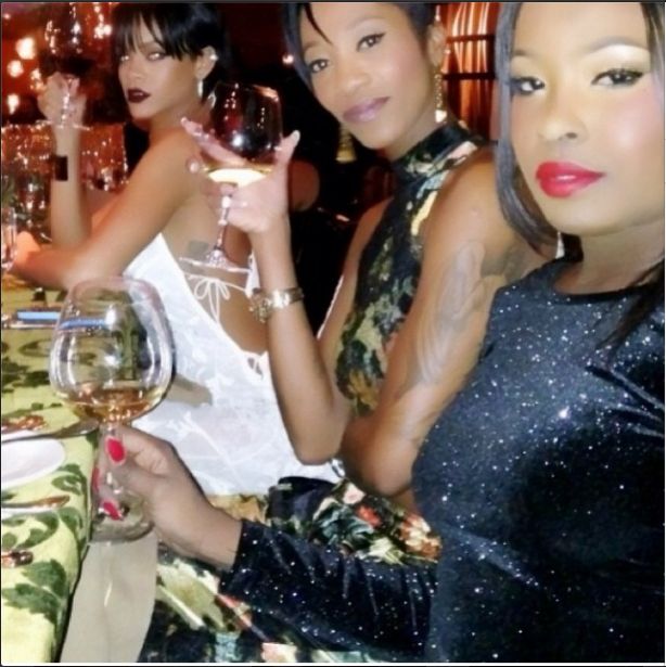 Rihanna wie, jak kusić (FOTO)