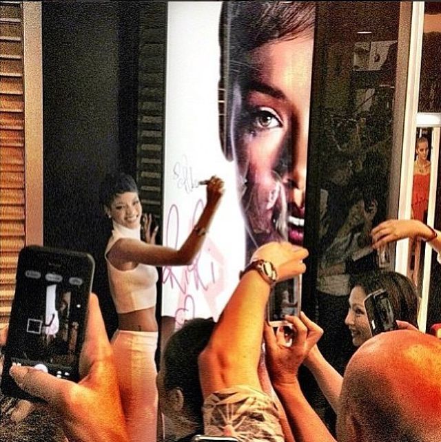 Rihanna nie ma ani chwili przerwy. Teraz... (FOTO) Rihanna nie ma ani chwili przerwy. Teraz... (FOTO)