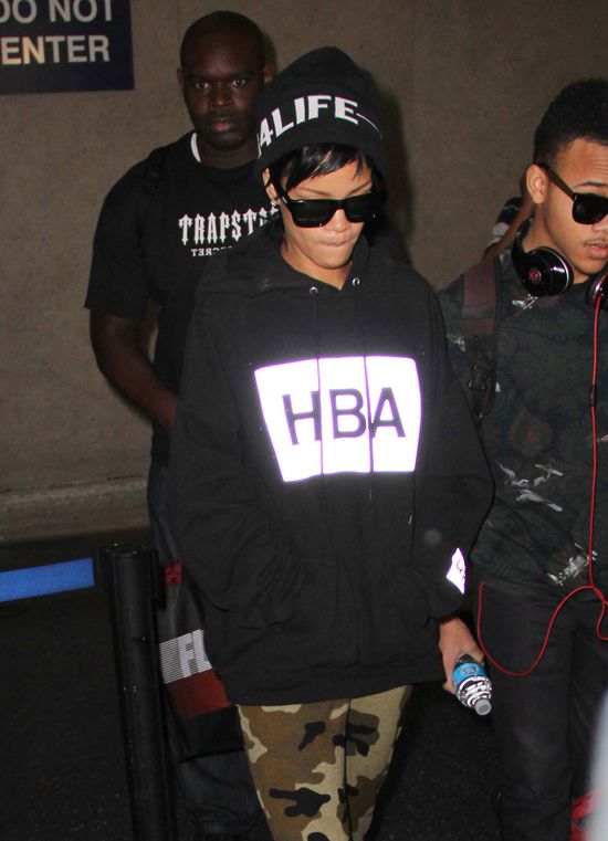 Rihanna zrobiła się na... moro (FOTO) Rihanna zrobiła się na... moro (FOTO)