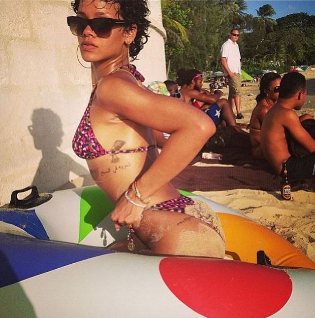 Rihanna: Moja plaża jest lepsza (FOTO)