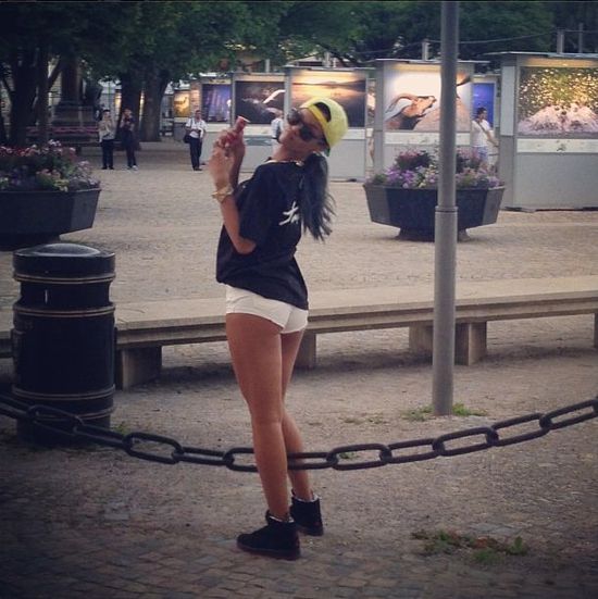 Rihanna czuje się wiecznie osaczona przez paparazzi?